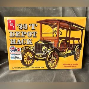 Skill 2 model kit 1923 Ford T Depot Hack 1/25 scale model by AMT